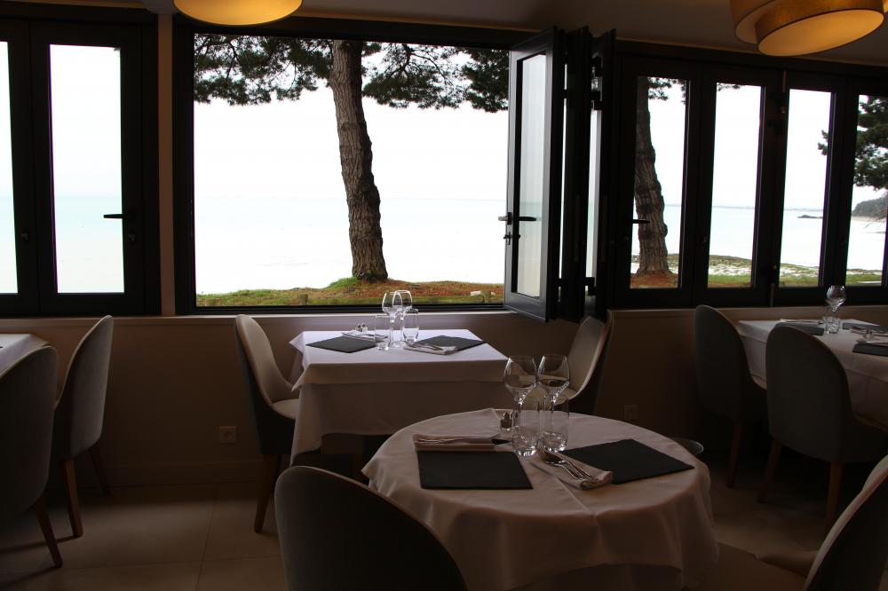 salle restaurant véranda semi ouverte sur bord de mer